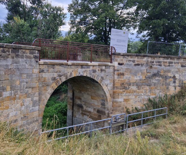 Brücke aus Sandstein, Foto R Jacob